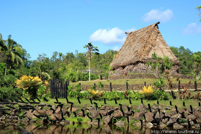 Дом-крепость защищен частоколом Остров Вити-Леву, Фиджи