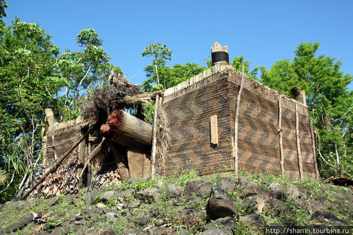 Разрушенный во время военного конфликта. Остров Вити-Леву, Фиджи
