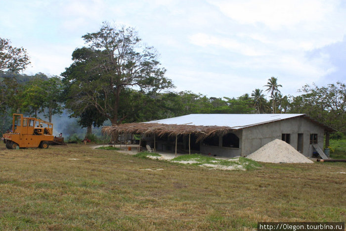 Мы проходили мимо строящихся домов- инфраструктура развивается Остров Эфате, Вануату