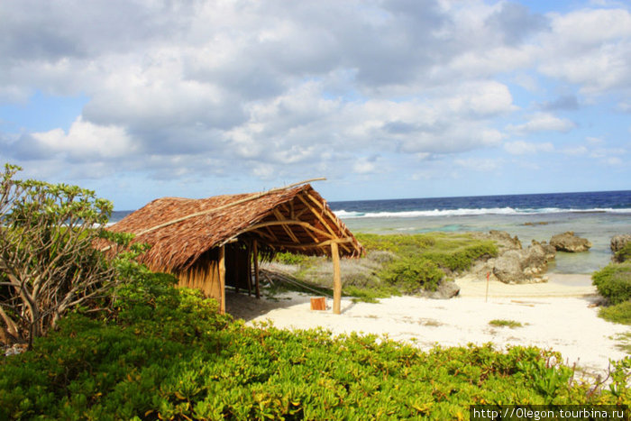 Традиционный навес с соломенной крышей Вануату