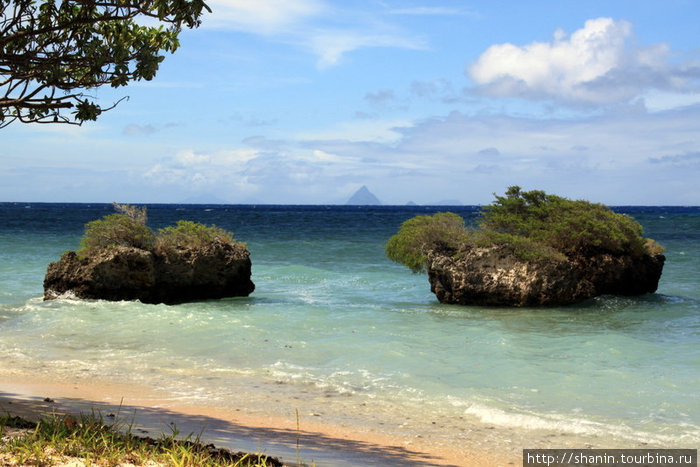 Камни и берег моря Остров Эфате, Вануату