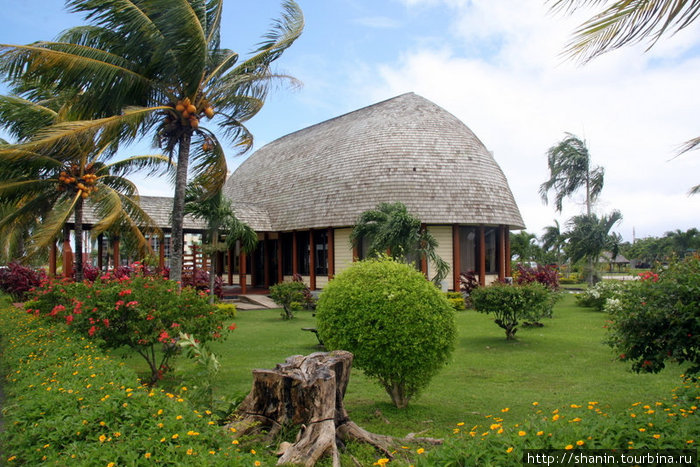 Дом в традиционном самоанском стиле — здание туристической информации Апиа, Самоа