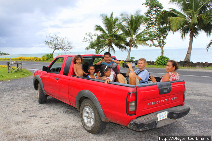 А вот Валерий Шанин ездит по Самоа автостопом Самоа