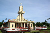 Церковь с высоким шпилем