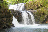Один из многочисленных водопадов Самоа