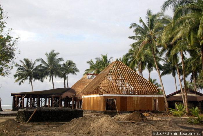 Отель на Кокосовом пляже продолжают восстанавливать Остров Уполу, Самоа
