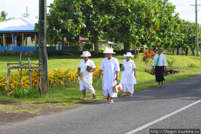 По воскресениям праздник- все одеваются в белые одёжки Самоа