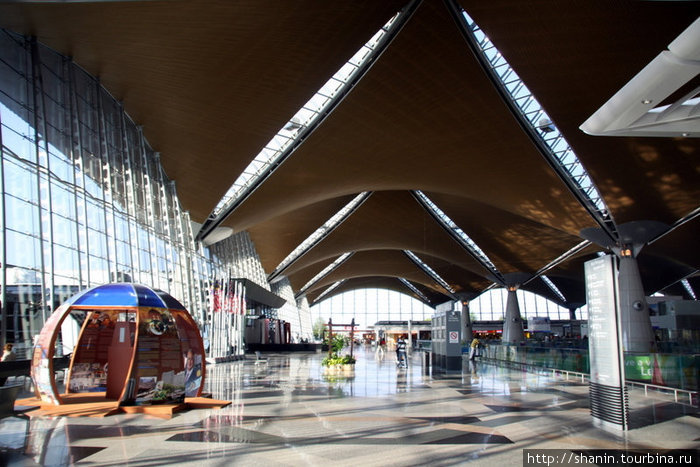 В аэропорту ажиотажа нет — несмотря на приближение праздника Куала-Лумпур, Малайзия