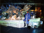 Ледяная скульптура Snow World в Крик-сайд парке. Здесь — 10 градусов мороза, на улице +40-45*С.