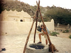 Колодец у старейшей глинобитной мечети Эмиратов — Бадия (XYII в.) в районе Хор-Факкана.
