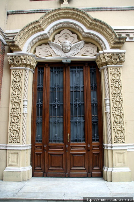 Двери русской церкви Буэнос-Айрес, Аргентина