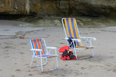 Семейный набор пляжных стульев, на пляж идут, каждый со своим стульчиком