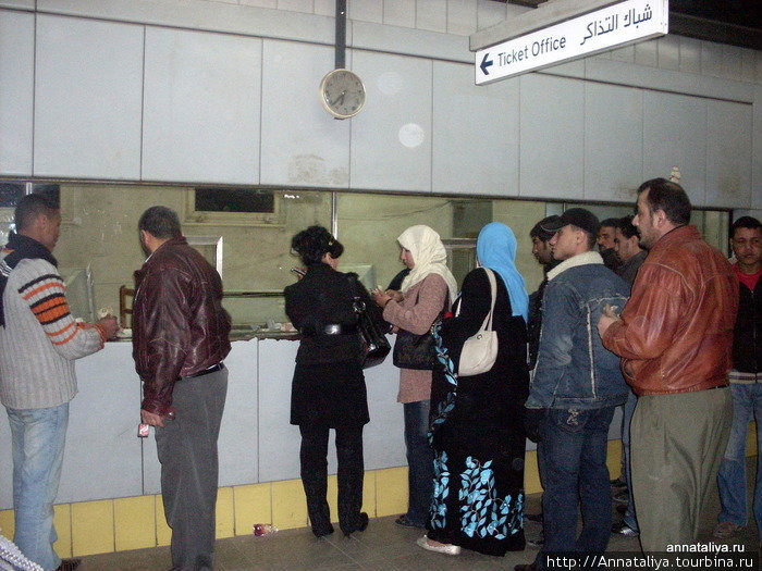 Олчередь в кассу за билетами Каир, Египет