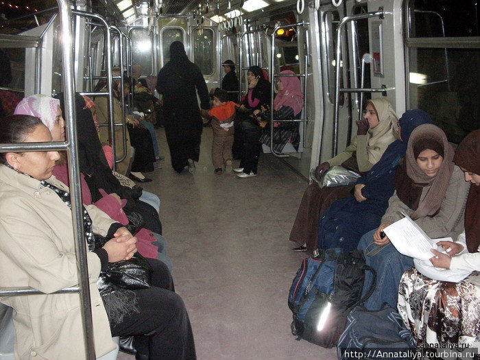 В женском вагоне Каир, Египет