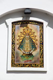 Икона Девы Марии на стене церкви