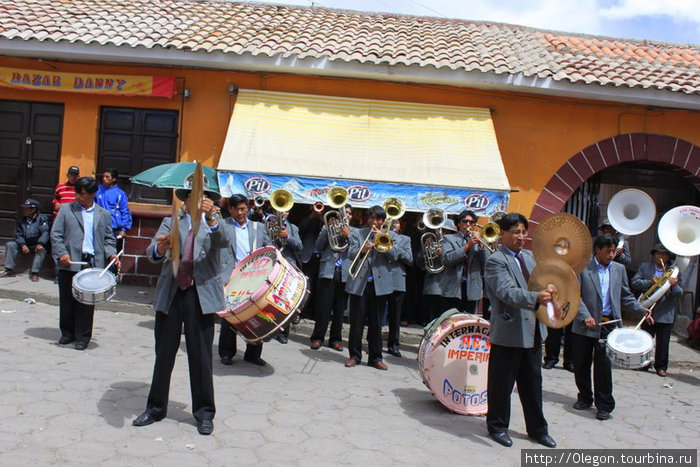 Ну, поехали- заиграла весёлая мелодия Потоси, Боливия