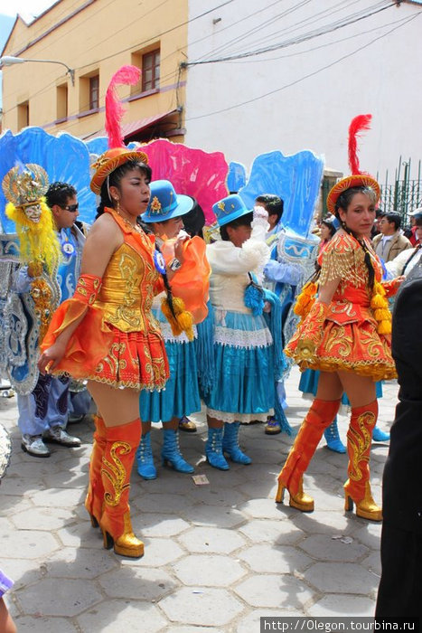Не просто идти, а передвигаться по городу в танце Потоси, Боливия