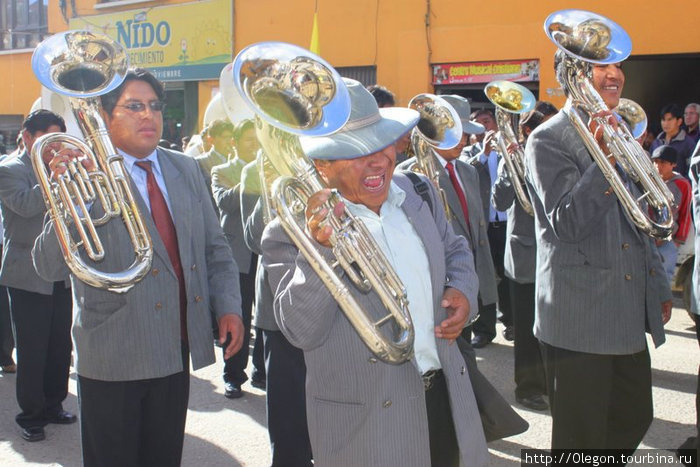 Весёлая мелодия ещё долго играла в голове после окончания Карнавала Потоси, Боливия