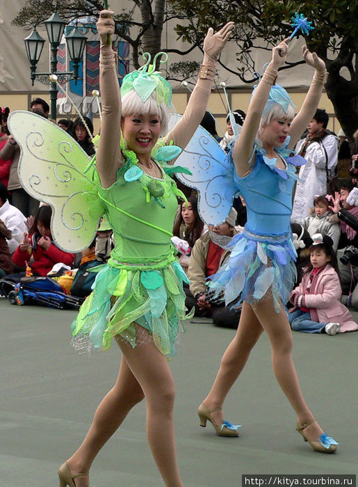 Парад в Токийском Диснейленде Токио, Япония