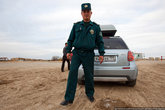 После границы нас ждал суровый узбекский ГАИшник. Он должен был взять с нас экологический налог. Узнав, что Сузуки SX4 не нанесет вреда экологии Узбекистана, денег он не взял.
