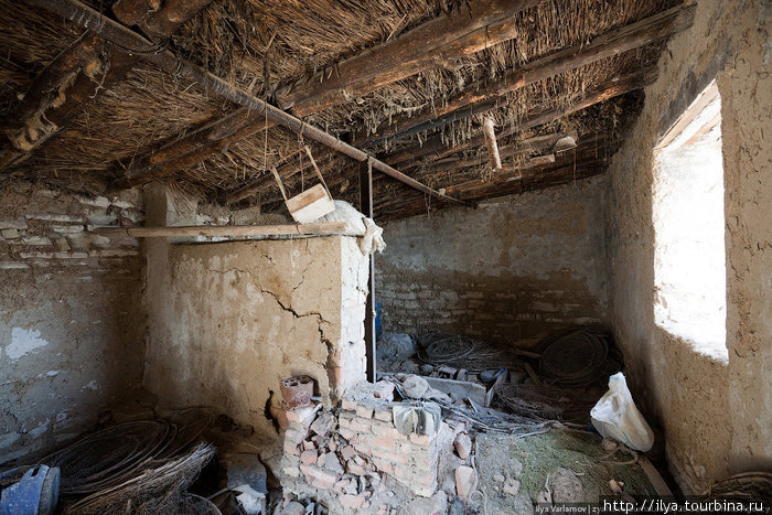 А это бывшие постройки. Нукус, Узбекистан