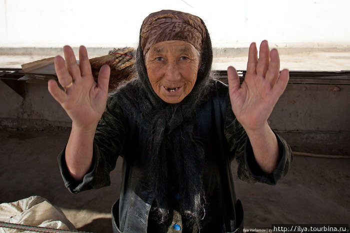 Многие жители с радостью фотографировались и позировали, но были и те, кто начинал на нас махать руками. Нукус, Узбекистан