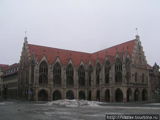 Здание ратуши с угла Брауншвейг, Германия