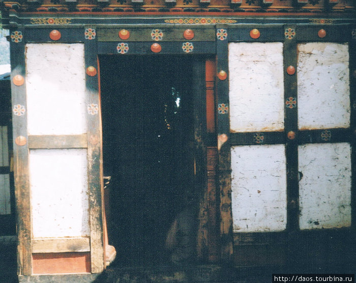 Вход в храм Паро, Бутан