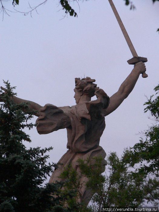 Монумент со спины. Волгоград, Россия