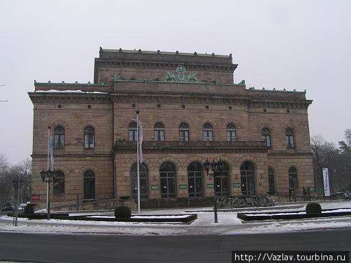 Парадный фасад театра Брауншвейг, Германия