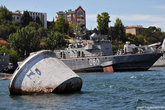 Севастополь сегодня — крупнейший незамерзающий морской торговый, рыбный порт. В Севастополе расположены главные базы Российского Черноморского флота и ВМС Украины.
