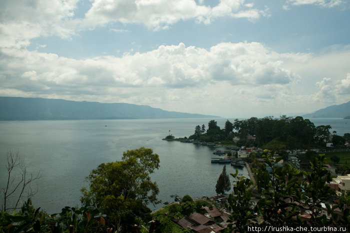 Вид из окна отеля Парапат, Индонезия
