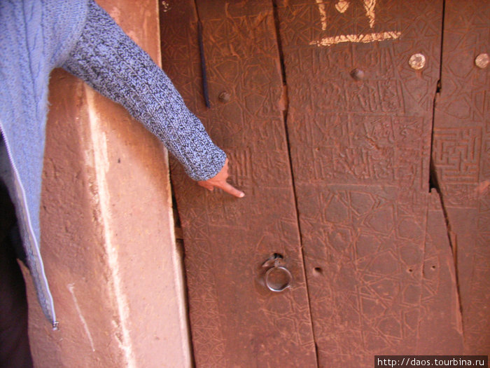 Одна из самых старых дверей с зороастрийской символикой