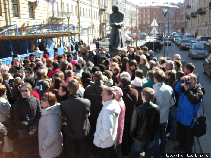 Народ на экскурсии Санкт-Петербург, Россия
