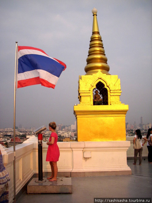 За пару монет можно посмотреть на крыши столицы Таиланда вблизи. Бангкок, Таиланд