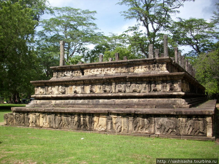 Древние руины Плоннарувы Полоннарува, Шри-Ланка