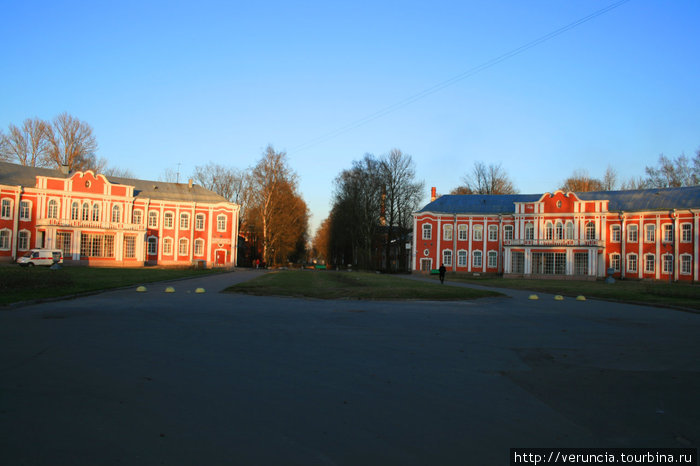 Больница Петра Великого (бывш. имени И. И. Мечникова) — одна из крупнейших больниц в Санкт-Петербурге. Построена в 1910—1914 годах.