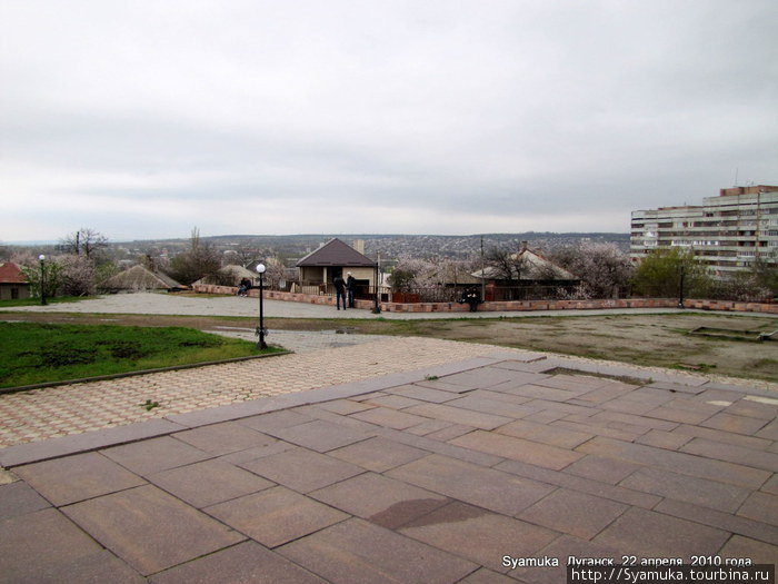 От памятника Ворошилову открывается замечательный вид на частный сектор города. Луганск, Украина