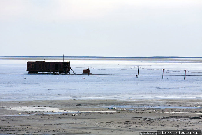 В Аральске ещё есть соляные озера. Аральск, Казахстан