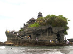 Танах Лот — самый известный храм на Бали.