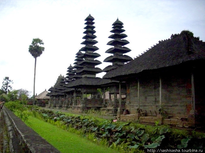 Храм Таман. Бали, Индонезия