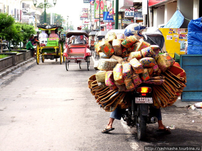 Нелегка жизнь яванского торговца. Джокьякарта, Индонезия