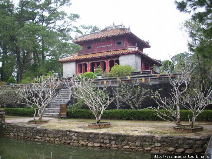 Храмы и гробницы в окрестностях Хуэ