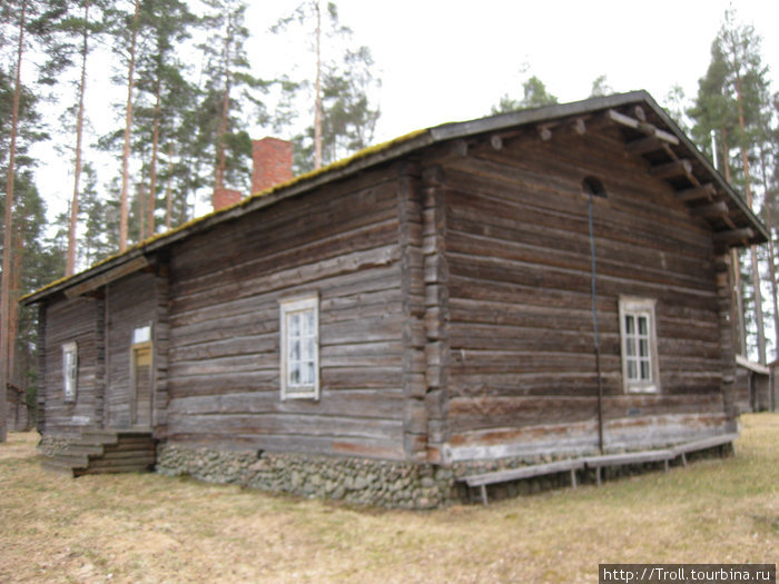 Судя по всему, дом зажиточного крестьянина — и трубы кирпичные, и фундамент каменный Иматра, Финляндия