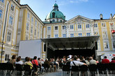 Бесплатные концерты классической музыки на одной из центральных площадей.
