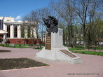 Памятник на братской могиле офицеров Советской армии.
