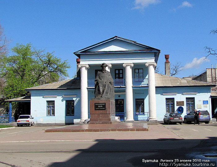 В начале ХІХ века на этой улице появилось первое двухэтажное здание. Луганск, Украина