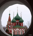 Вид через бойницу на церковь Михаила Архангела.