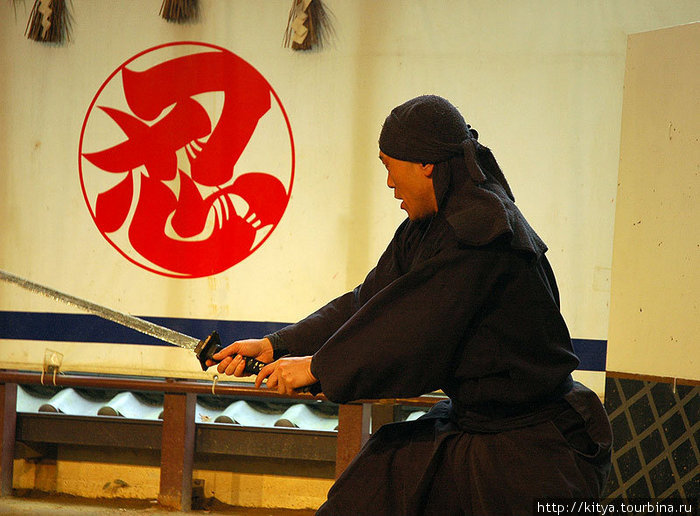 Представление в музее ниндзя Ига, Япония