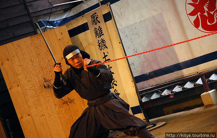 Представление в музее ниндзя Ига, Япония